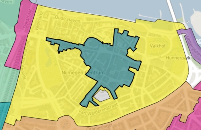 Het blauwe gebied in het midden is het roadbarrier gebied genaamd zone B. In de gele zone blijft straatparkeren behouden.